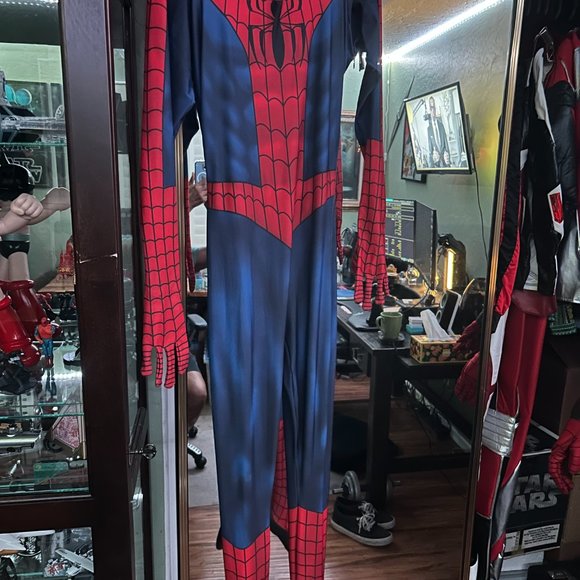 Spider-Man Professional Grade Cosplay Costume! - Picture 9 of 12